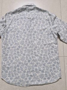 Men&#39;s Off White Printed Shirt(Size-M)