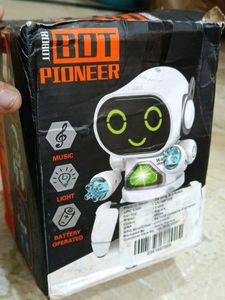 Robot Toy Set - Panda &amp; Pioneer working