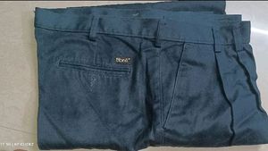 branded formal pant got it from here selling becoz of size issue