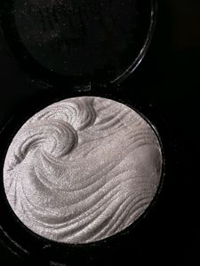 highlighter  name INCOLOR 3 FLYD SHIMMER baking highlighter
