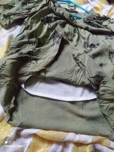 Floral Print Button-Back Top