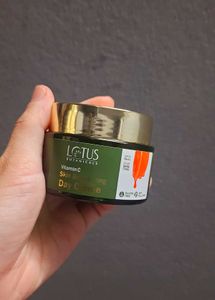LOTUS VIT C BRIGHTENING CREAM