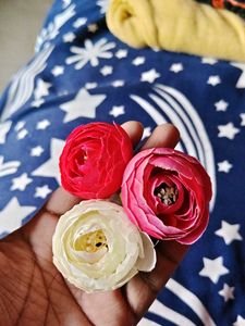 Beautiful hair bun gajra 3 rose🌹 and 1 sunflower