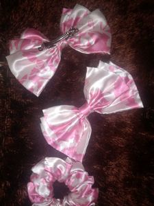 Bow And Scrunchies Set