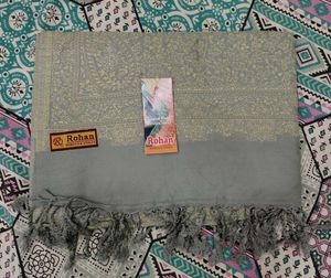 Elegant shaal with Tassels