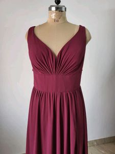 Elegant Burgundy Maxi Dress