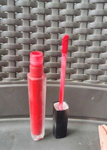 Huda Beauty Liquid Matte Lipstick