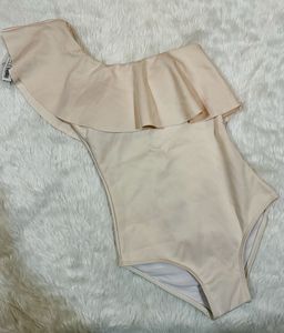 One-shoulder one-piece swimsuit