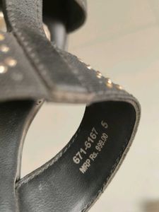 Embellished, Sleek Stylish Pair Of Smart 👠!