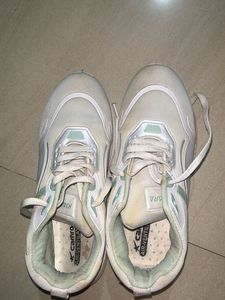 Comfortable White Sports Shoes