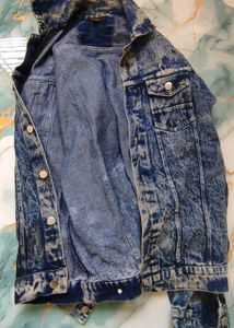 (URGENT)LIGHTLY USED DENIM JACKET FOR MEN.