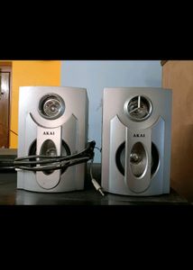 Akai Dvd Player With 2 Speakers In Good Condition