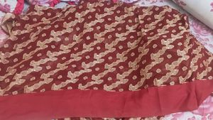 Maroon &amp; Gold Patterned Saree with blouse