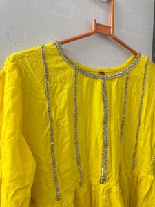 Butter Yellow Top
