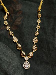 Free Delivery 😁Diamond Look Alike Neck Piece Set