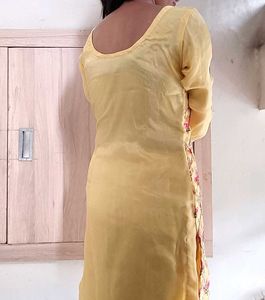 Elegant Embroidered Kurti With Pant