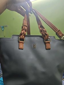 Baggit Grey Strutured Handheld Bag