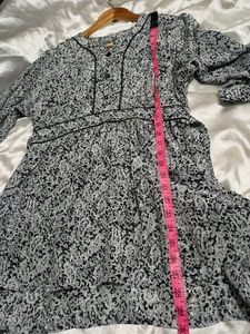 Women Printed Top With Pockets