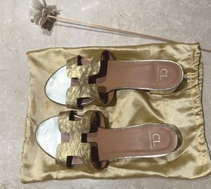 Carlton London Gold Flats