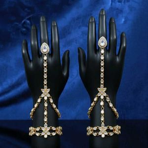 WHITE KUNDAN HATHPHOOL BRACELET