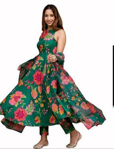 Klosia Green Flower Print Kurta Set