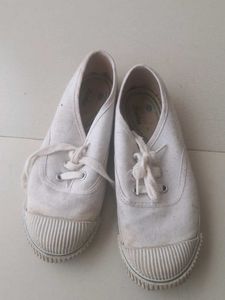 BATA Badminton/Tennis Sports Grip SHOES