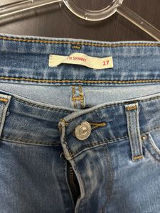 Levi&#39;s Light Wash Denim Jeans