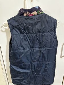 Price drop !!pantaloon Sleeveless Padded Jacket