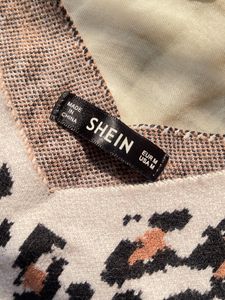 SHEIN-Cheetah Print Crop Top