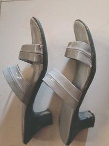 Women&#39;s Grey Sandals