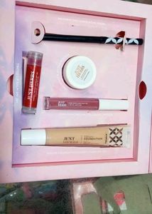 Makup Essentals Glam Box