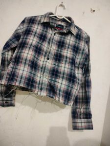 Trendy Cropped Plaid Shirt