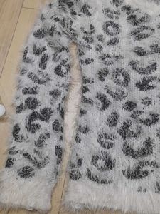 it&#39;s a top of woolen and fur pretty warm