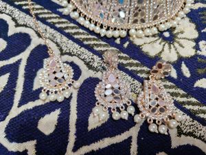 Elegant Pearl Choker