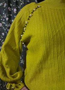 WOMEN SWEATER