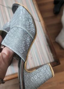 Wanted To Sale My Heel Sandel