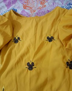 Mustard Yellow Top 💛