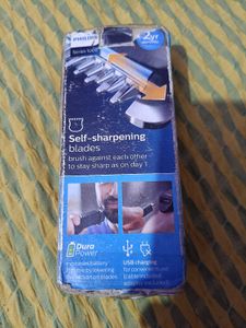 Philips Series 1000 Trimmer with neck pillow