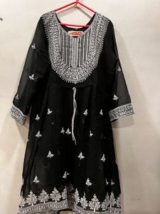Elegant Black Embroidered Kurta