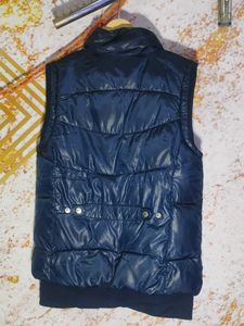 Sleeveless half jackets