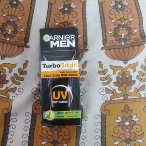 Garnier Men TURBO BRIGHT UV protection