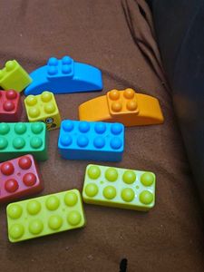 Kids Building Blocks &amp; Giraffe