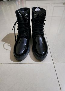 Party High El Paso Shiny Boots