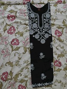 Black Chikankari-Style Embroidered Kurti 🖤✨