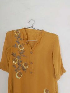 Hand Floral Embroidered Kurta pant set .