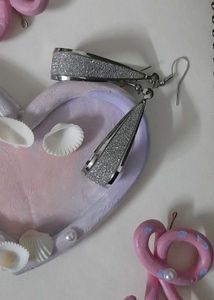 FREE TRINKET DISH ON EARRINGS