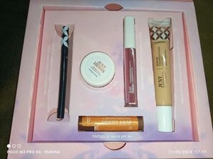 JUST HERBS MAKEUP KIT