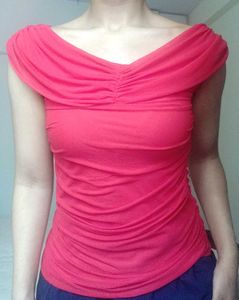 RED FITTED TOP