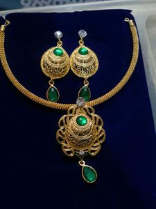 Elegant Look Jewellery Set
