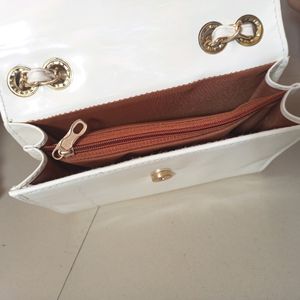 WHITE SLINGBAG